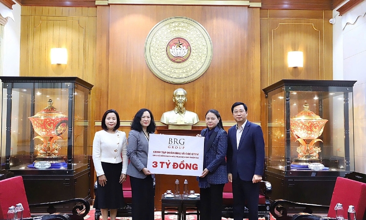 Tập đoàn BRG và Ngân hàng SeABank trao 5 tỷ đồng ủng hộ đồng bào khắc phục hậu quả thiên tai