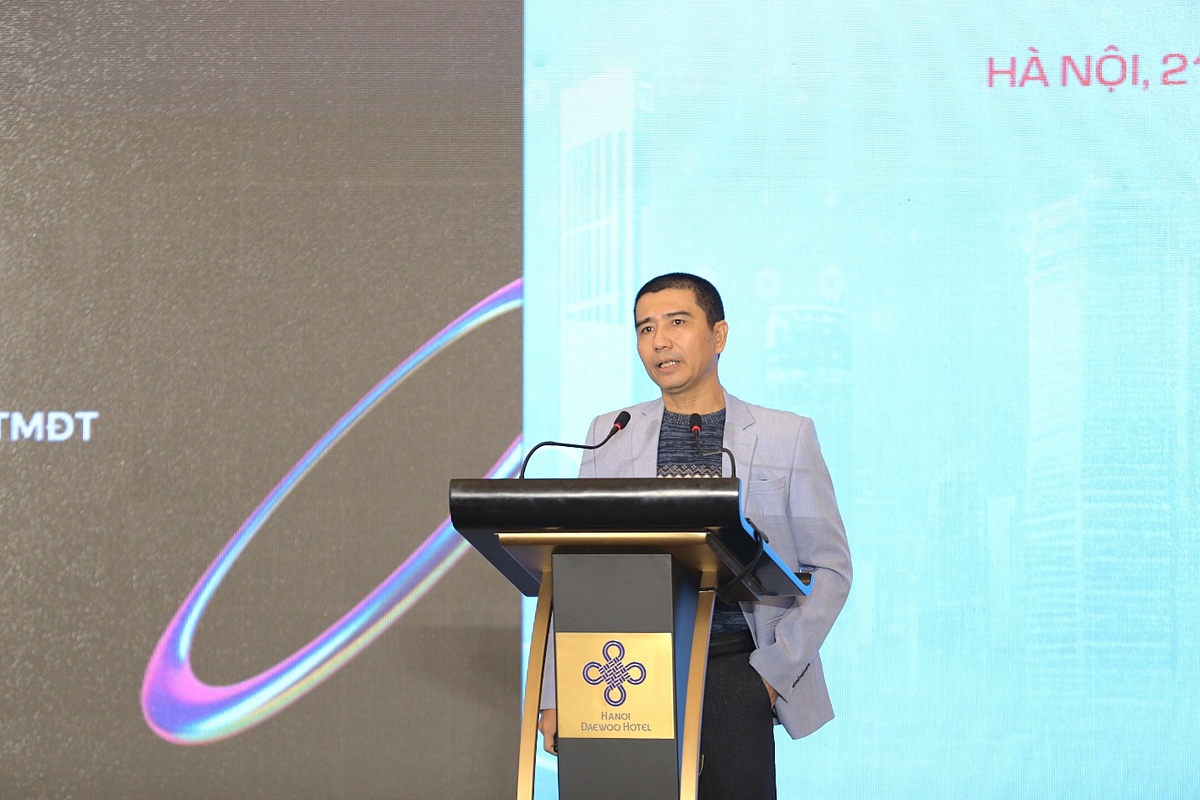 ThS. Nguyễn Bình Minh – Trưởng ban Phát triển nguồn nhân lực của Hiệp hội Thương mại điện tử Việt Nam &lpar;VECOM&rpar; chia sẻ tại sự kiện.