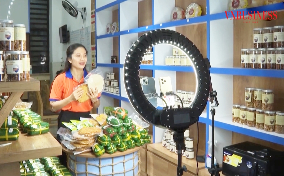 Nhiều HTX trẻ đang tích cực ứng dụng chuyển đổi số, lập fanpage, livestream để bán bàng, tăng doanh thu.