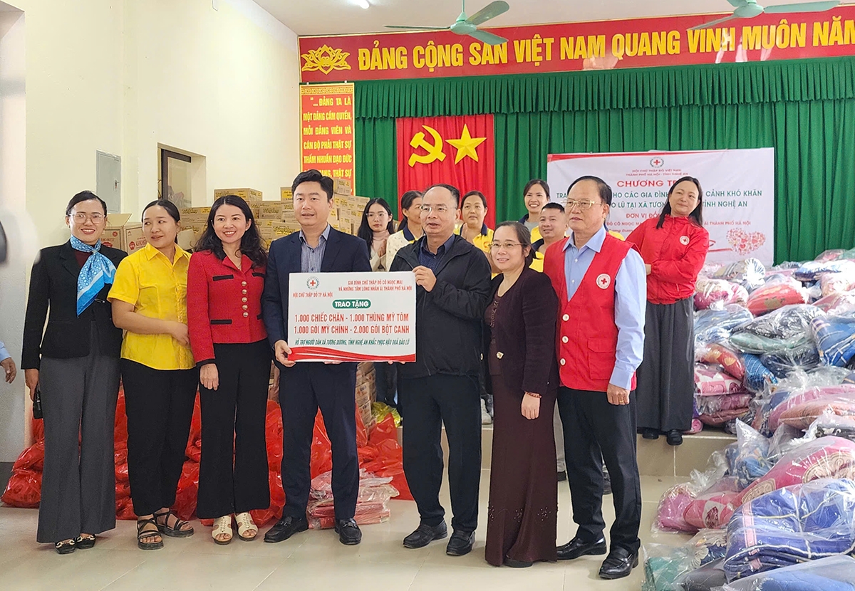 Những phần quà không chỉ mang giá trị vật chất mà còn là nguồn động viên tinh thần mạnh mẽ.