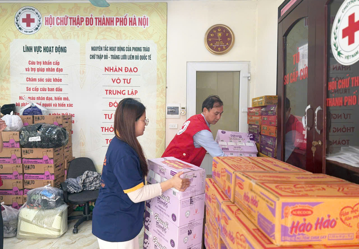 Những món quà dù lớn hay nhỏ đều mang trong mình tình cảm ấm áp, nghĩa tình sâu nặng của người dân Hà Nội và cả nước.