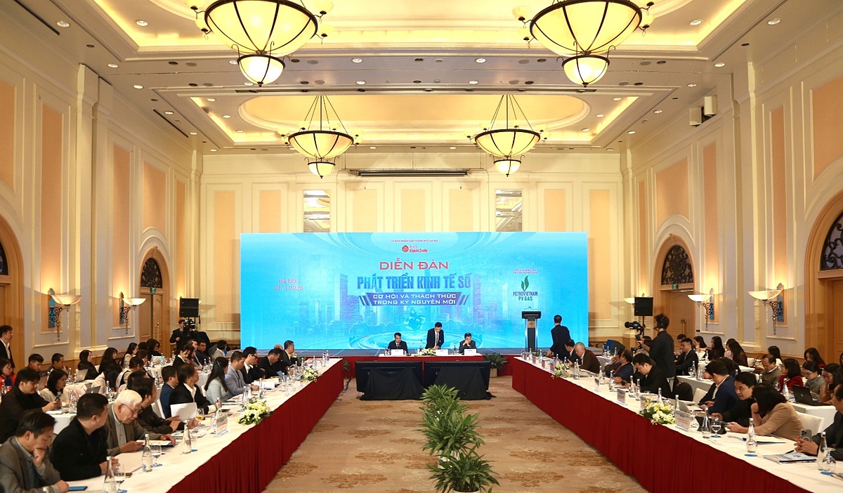 Toàn cảnh diễn đàn.