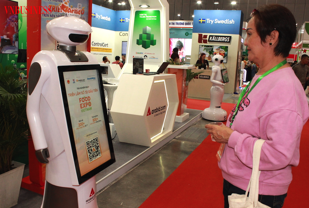 Ứng dụng robot đang thịnh hành Việt Nam nhưng các DN vừa và đang bị bỏ lại phía sau do chi phí cao và tính phức tạp của công nghệ.