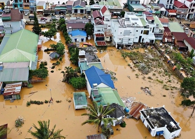 Đợt mưa, lũ tại khu vực các tỉnh, thành phố miền Trung, Tây Nguyên gây thiệt hại rất nặng nề về người và tài sản.