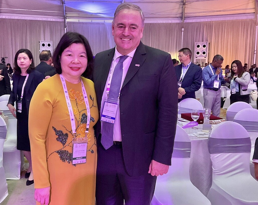 Chủ tịch Liên minh HTX Việt Nam Cao Xuân Thu Vân và Chủ tịch ICA Ariel Guarco.