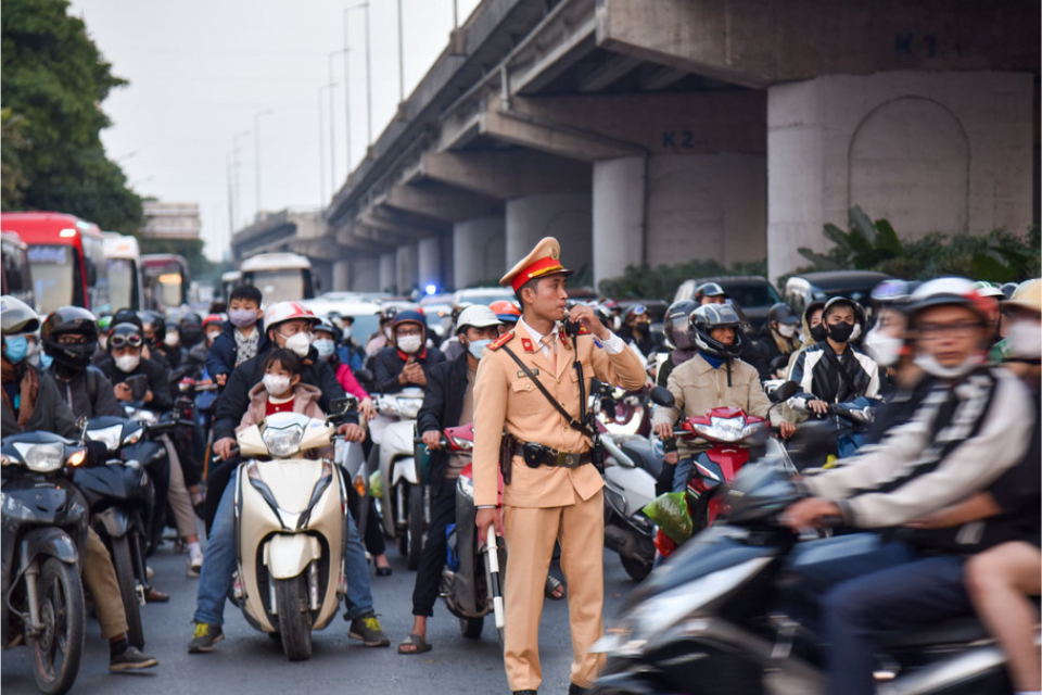 Xe máy xăng dày đặc tại khu vực Vành đai 1, thách thức lớn trước thời điểm 2026.