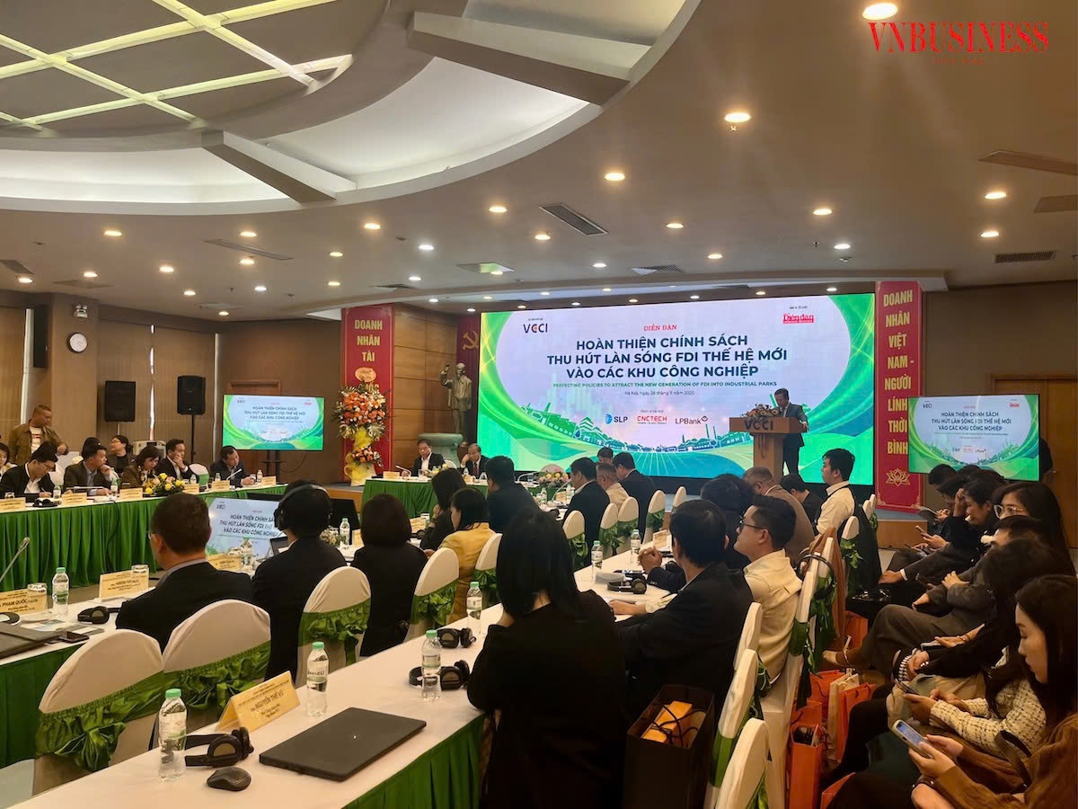 Quang cảnh diễn đàn “Hoàn thiện chính sách thu hút làn sóng FDI thế hệ mới vào các khu công nghiệp”.