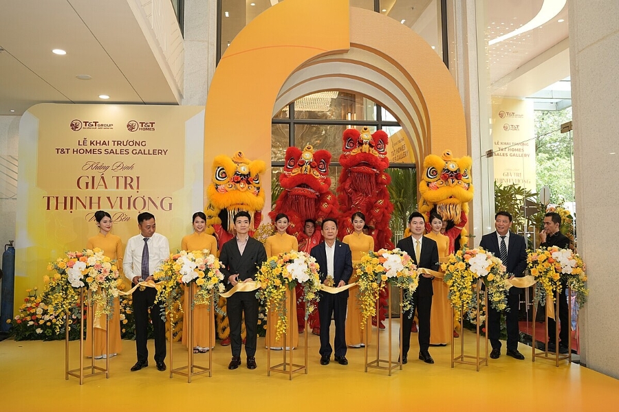 Nghi thức cắt băng chính thức khai trương T&T Homes Sales Gallary