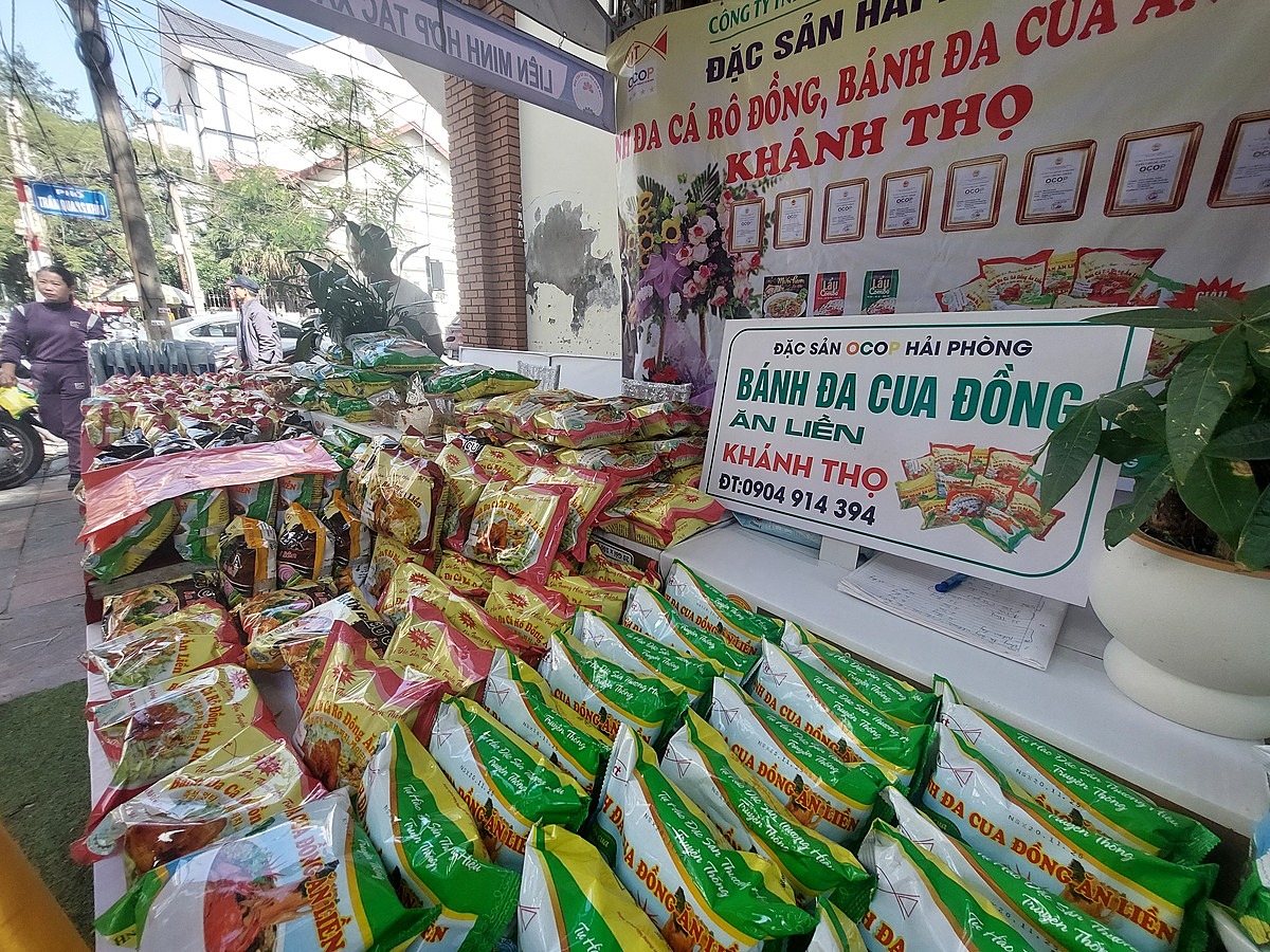 Bánh đa cua đồng, bánh đa cá Khánh Thọ đã tạo công ăn việc làm thường xuyên cho khoảng 40 lao động và liên kết với 200 hộ dân nuôi trồng.
