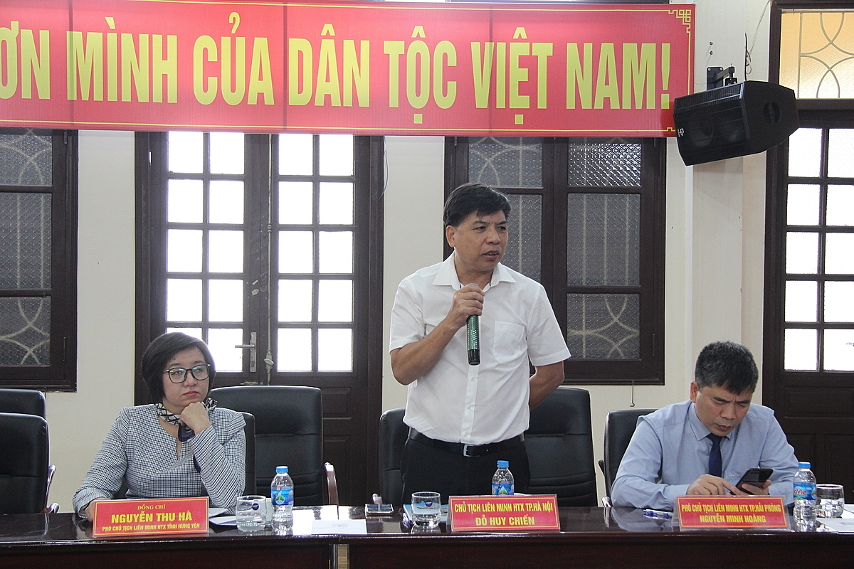 Lãnh đạo Liên minh HTX Hà Nội phát biểu.