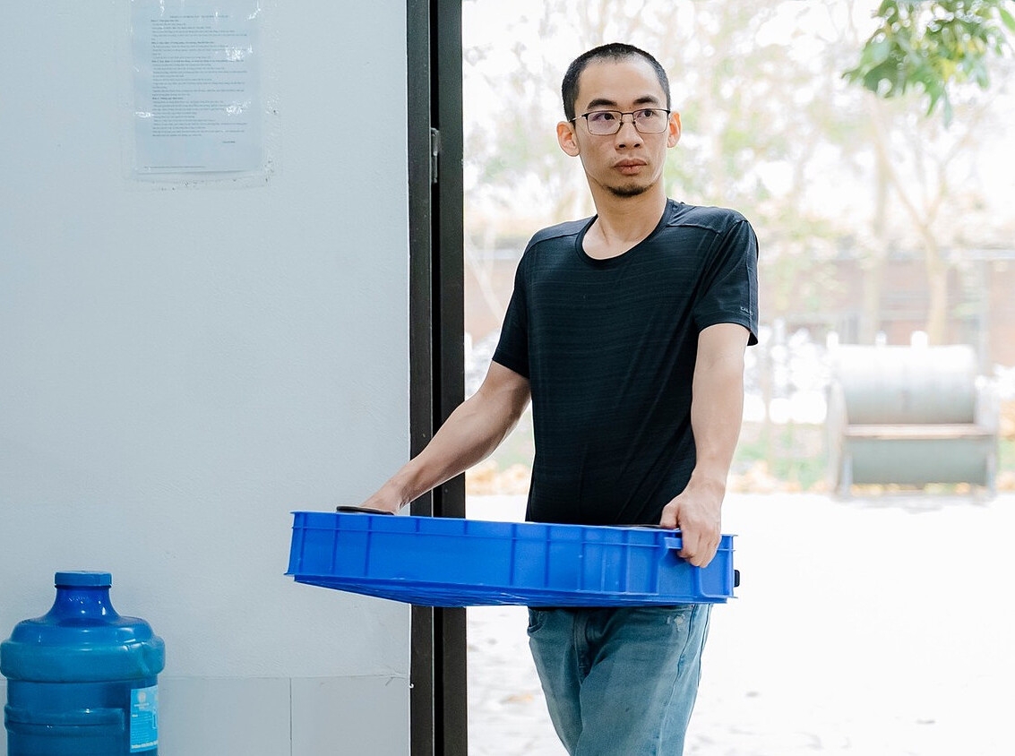 Giám đốc và các thành viên HTX Sinh Dược không ngừng ứng dụng kỹ thuật, công nghệ vào phát triển sản phẩm.