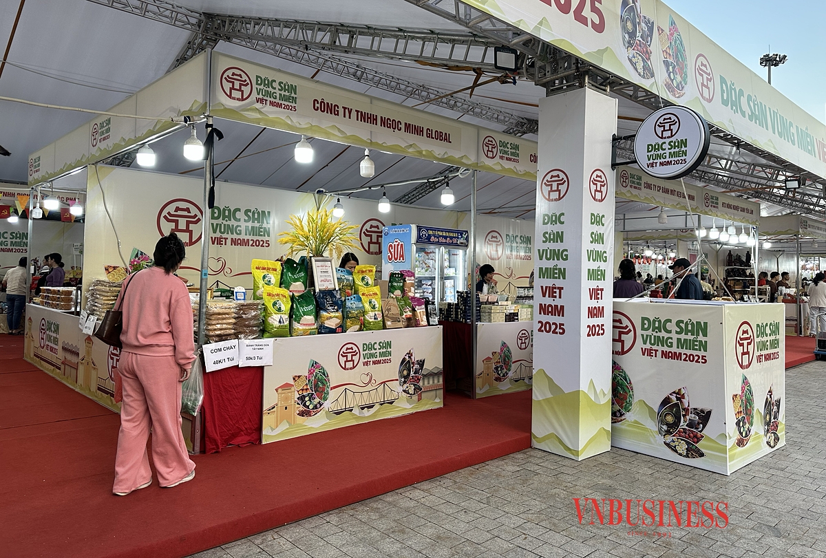 Hội chợ đặc sản vùng miền Việt Nam tổ chức tại một khu đô thị ở Hà Nội tháng 11/2025