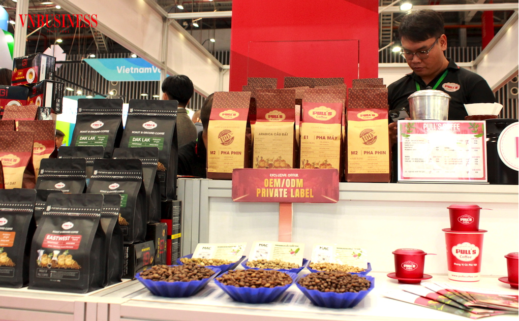 Mặc dù XK tăng trưởng mạnh như thực trạng ngành cà phê Việt vẫn còn nhiều điều đáng lo, cần nâng cấp chuỗi giá trị để có tương lai vững chắc hơn.