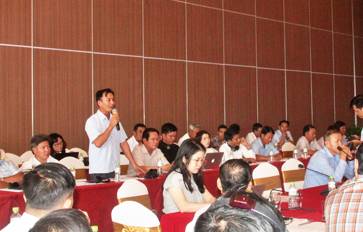 Đại diện HTX bày tỏ ý kiến, kiến nghị tại Hội thảo.