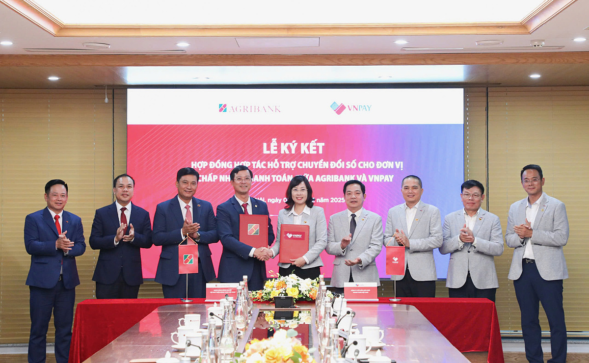 Đại diện Agribank và VNPAY ký kết hợp tác triển khai gói giải pháp chuyển đổi số cho hộ kinh doanh