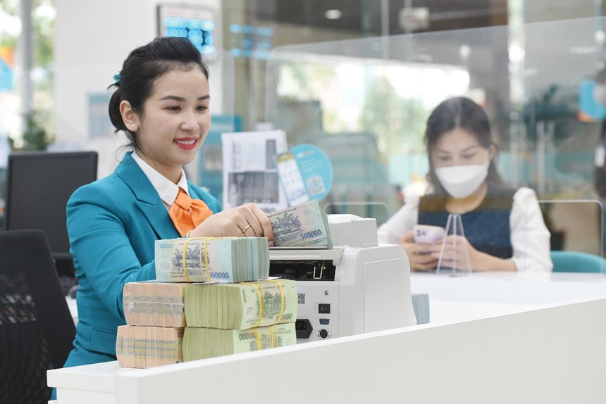 Nhiều ngân hàng ghi nhận tăng trưởng tín dụng nhanh hơn tăng trưởng tiền gửi.