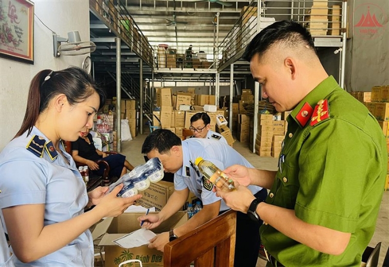 Công an xã được kiểm tra môi trường, an toàn thực phẩm