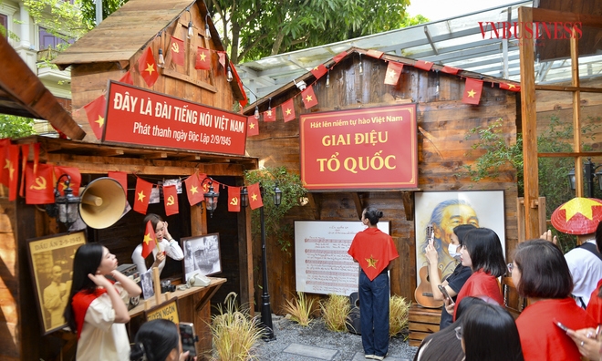 Thương mại, dịch vụ tại Hà Nội tăng tốc nhờ hoạt động khuyến mãi, kích cầu tiêu dùng cuối năm.