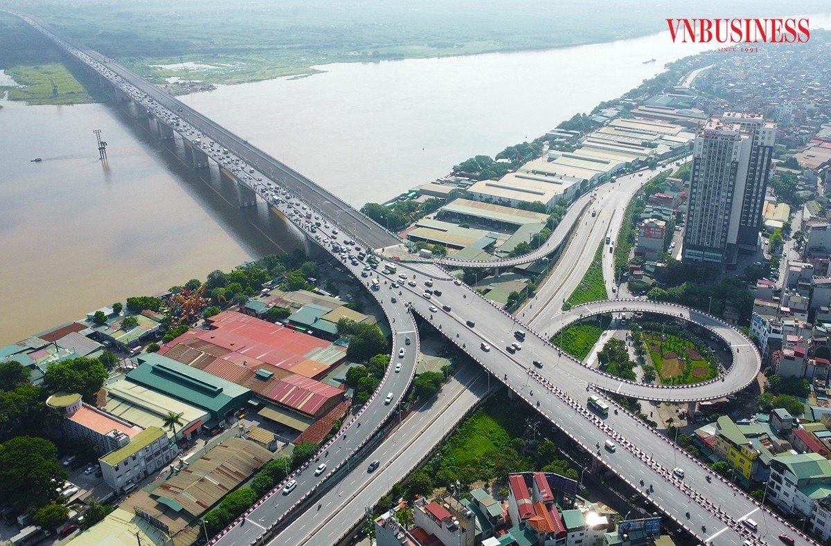 Đầu tư công được đánh giá tiếp tục là động lực thúc đẩy tăng trưởng kinh tế, kéo theo các nhóm ngành khác cũng được hưởng lợi.