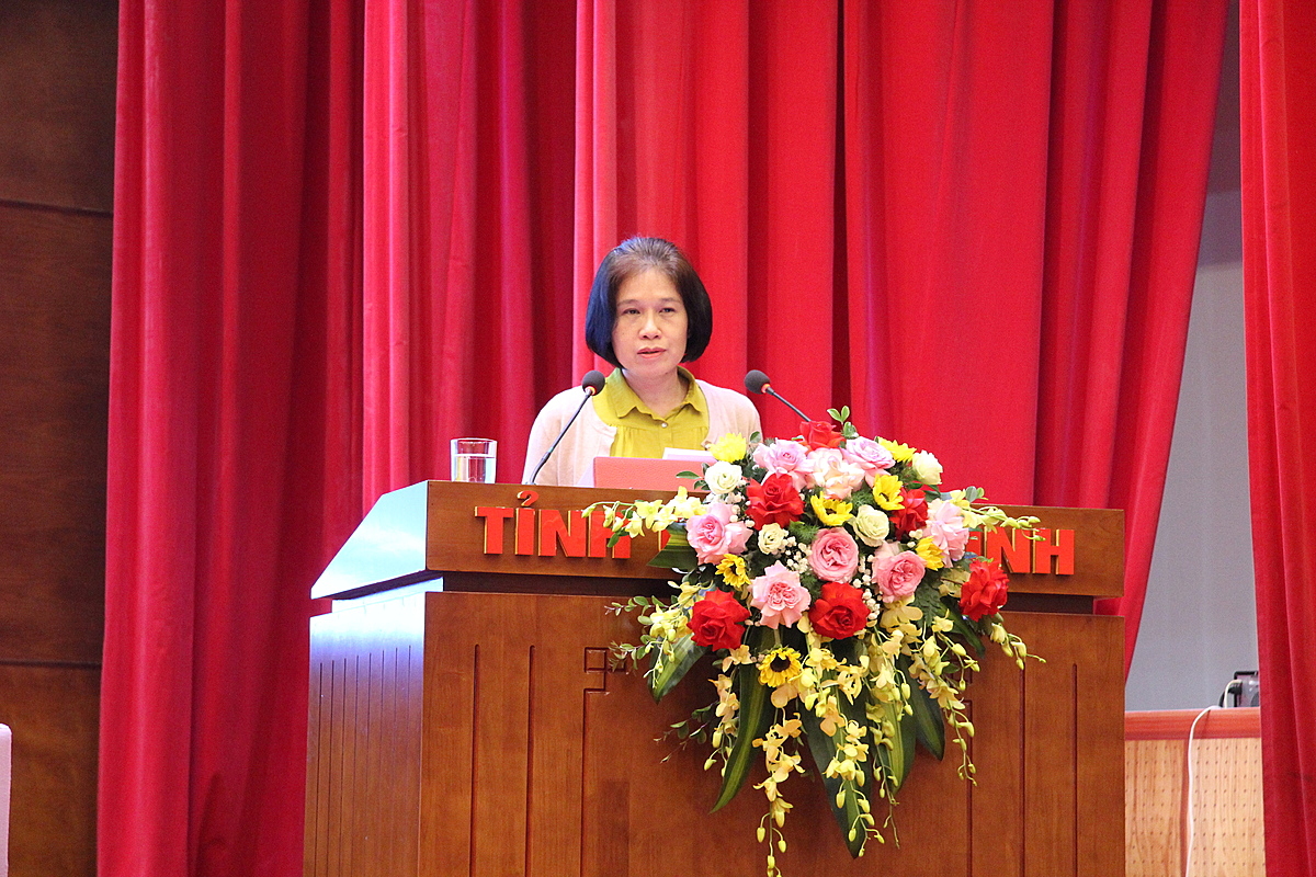 Phó chủ tịch Liên minh HTX Việt Nam Nguyễn Thị Hoài Linh phát biểu chỉ đạo hội nghị.