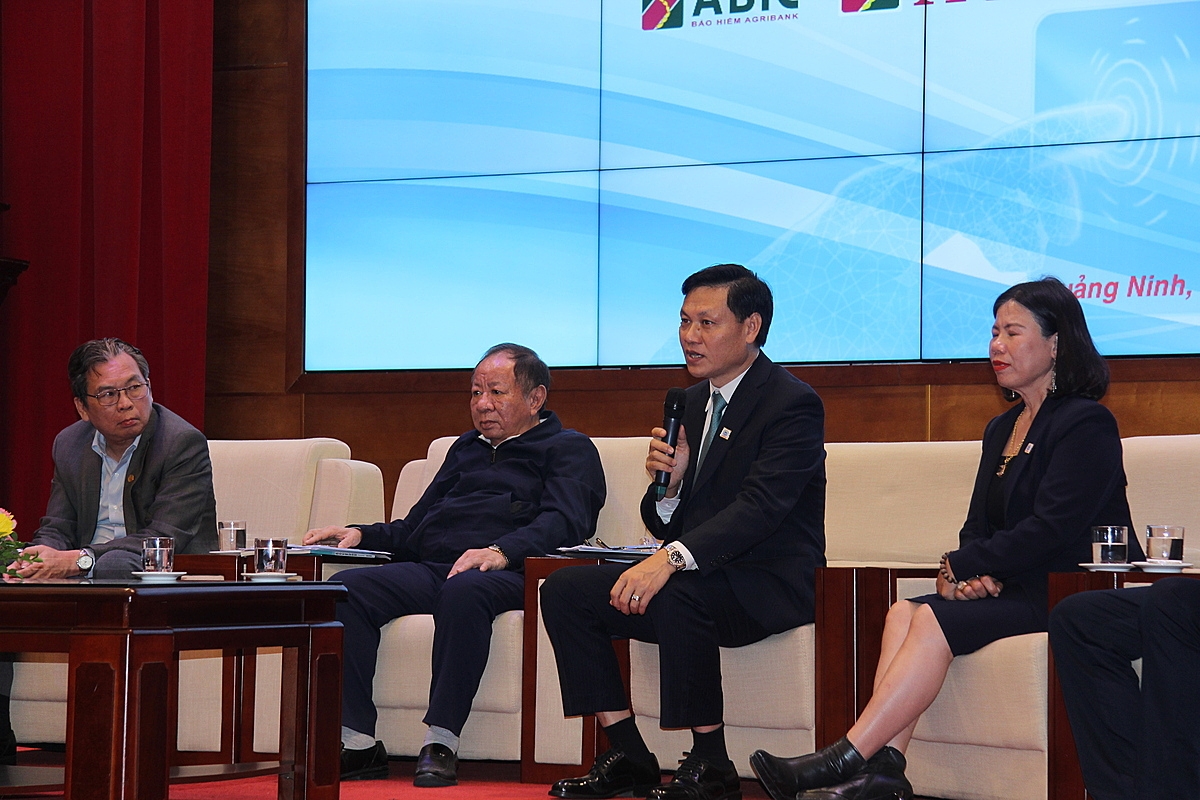 Chủ tịch Liên minh HTX tỉnh Quảng Ninh điều hành 2 phiên tọa đàm, hội thảo. Ảnh Thanh Vân