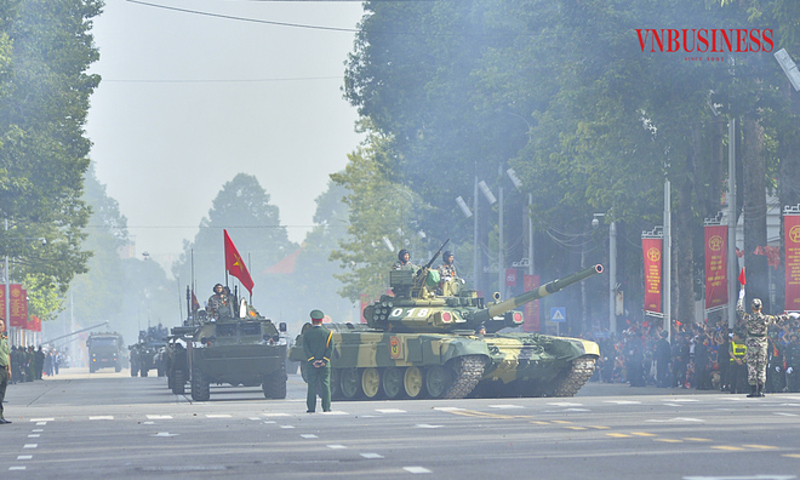 Lực lượng Quân đội Nhân dân và Công an Nhân dân tiếp tục được xây dựng cách mạng, chính quy, tinh nhuệ, từng bước hiện đại; đủ sức xử lý hiệu quả các tình huống quốc phòng – an ninh trong mọi điều kiện.