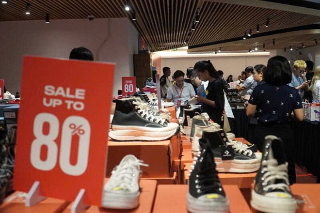 Cuối năm là thời điểm có nhiều chương trình khuyến mãi, giảm giá.
