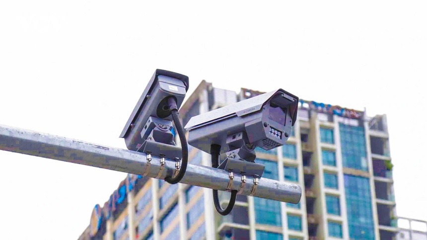 Từ ngày 10/12/2025, thành phố Hà Nội sẽ đưa vào vận hành hệ thống 1.837 camera và hệ thống đèn tín hiệu ứng dụng trí tuệ nhân tạo &lpar;AI&rpar;, điều khiển tự động theo dữ liệu lưu lượng.