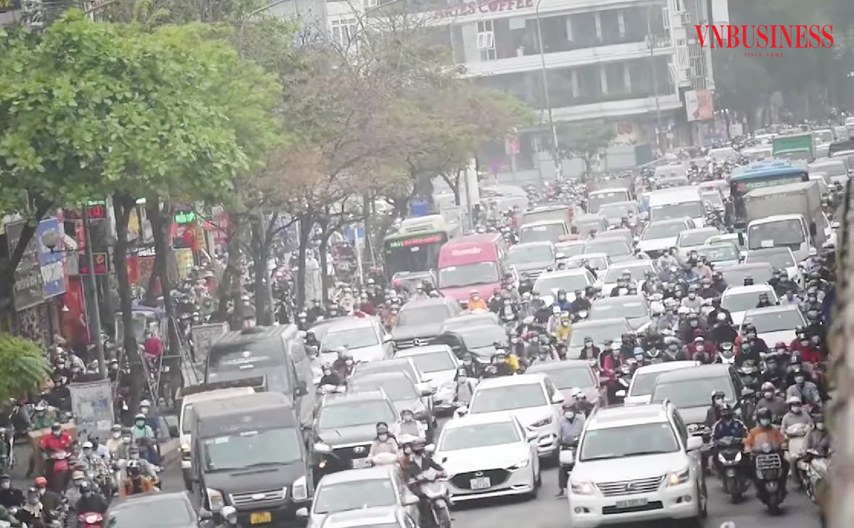 Việc hình thành vùng phát thải thấp không chỉ nhằm giảm ô nhiễm mà còn là giải pháp kép giải quyết cả ùn tắc giao thông kéo dài.