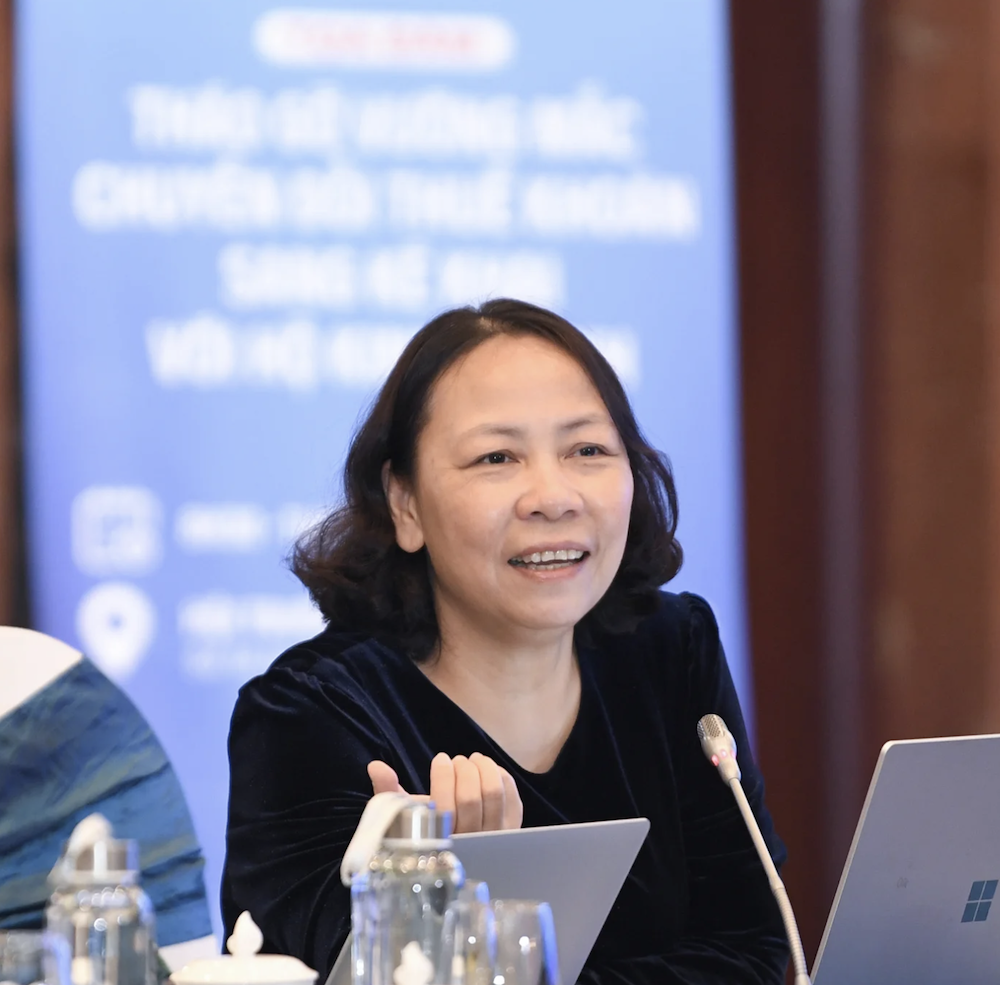 Bà Lê Thị Duyên Hải giải đáp các thắc mắc của hộ kinh doanh tại toạ đàm.