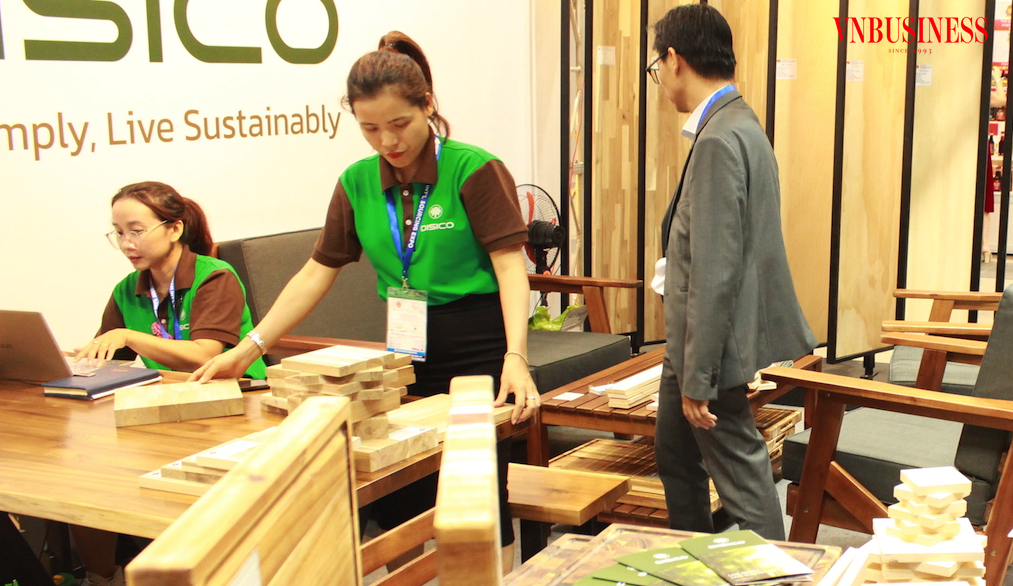 Rủi ro chính của các DN xuất khẩu đồ gỗ và nội thất vào Mỹ trong năm 2026 sắp tới đang nằm ở Mục 232 &lpar;một điều khoản trong Đạo luật Mở rộng Thương mại của Mỹ&rpar; bị thuế nhập khẩu rất cao.