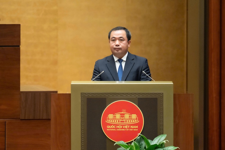 Bộ trưởng Bộ Nông nghiệp và Môi trường Trần Đức Thắng trình bày Báo cáo giải trình, tiếp thu, chỉnh lý dự thảo Luật sửa đổi, bổ sung một số điều của 15 luật trong lĩnh vực nông nghiệp và môi trường.