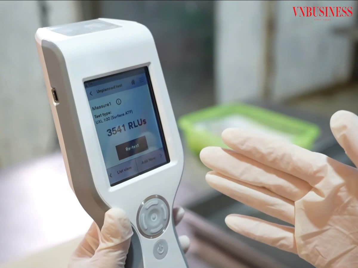 HTX vận hành thiết bị CNC, ứng dụng công nghệ nâng cao hiệu quả sản xuất.