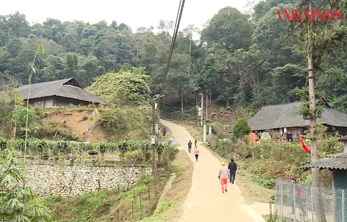 Hạ tầng điện - đường - trường - trạm ở Lào Cai ngày càng được hoàn thiện nhờ nông thôn mới.