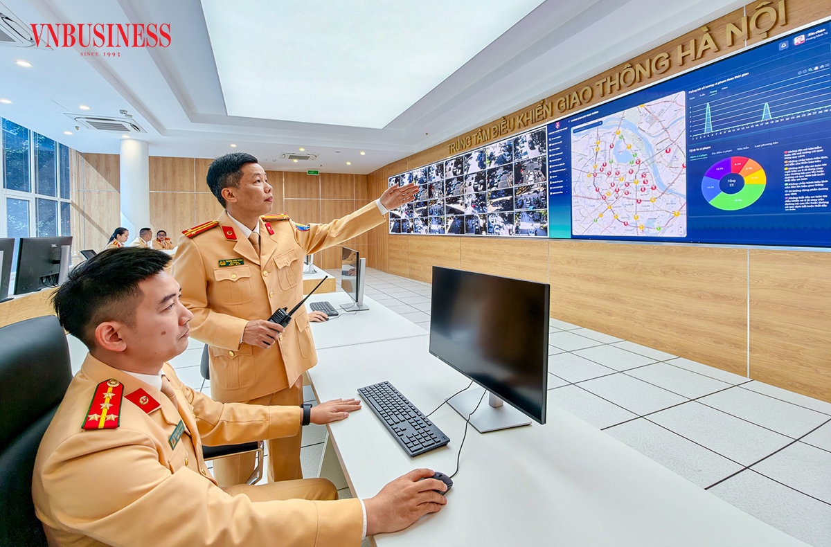 Ngày 13/12, Công an Hà Nội chính thức đưa Trung tâm điều khiển giao thông Hà Nội vào hoạt động và thực hiện việc xử lý vi phạm hành chính đối với một số lỗi vi phạm trong lĩnh vực trật tự, an toàn giao thông trên môi trường điện tử.
