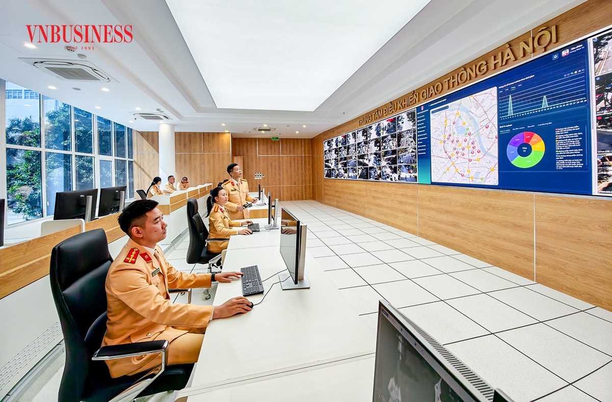 Công an TP.Hà Nội dự kiến sẽ phối hợp cùng Trung tâm Phục vụ hành chính công &lpar;UBND thành phố Hà Nội&rpar; kết nối ứng dụng Công dân Thủ đô số &lpar;iHanoi&rpar; vào hạ tầng kỹ thuật của Trung tâm điều khiển giao thông.