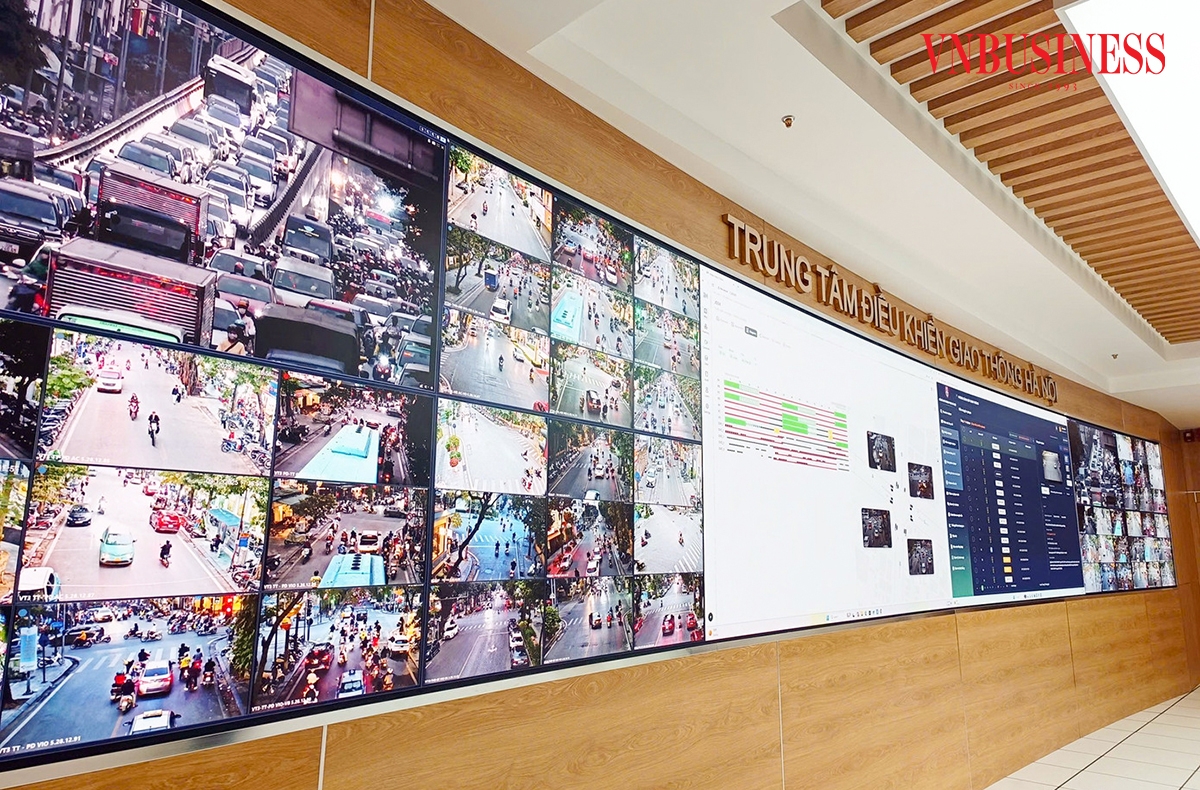 Ngoài ra, hệ thống điều khiển tín hiệu giao thông thông minh thích ứng theo thời gian thực còn thiết lập “làn sóng xanh”, cảnh báo các điểm ùn tắc và phát hiện các phương tiện thuộc diện theo dõi.