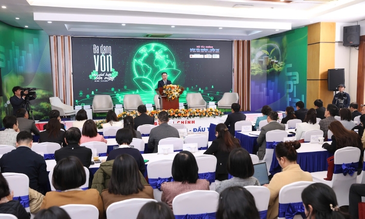 Tín dụng xanh tăng trưởng nóng, ngành ngân hàng cần ‘chia lửa’