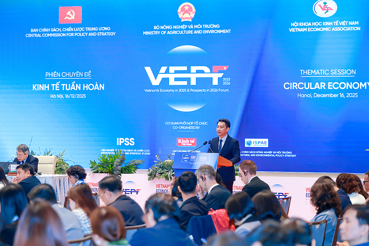 Ông Khuất Quang Hưng, Phó Tổng Giám đốc phụ trách Đối ngoại và Truyền thông, Nestlé Việt Nam phát biểu tại Diễn đàn Kinh tế Việt Nam 2025, triển vọng 2026.