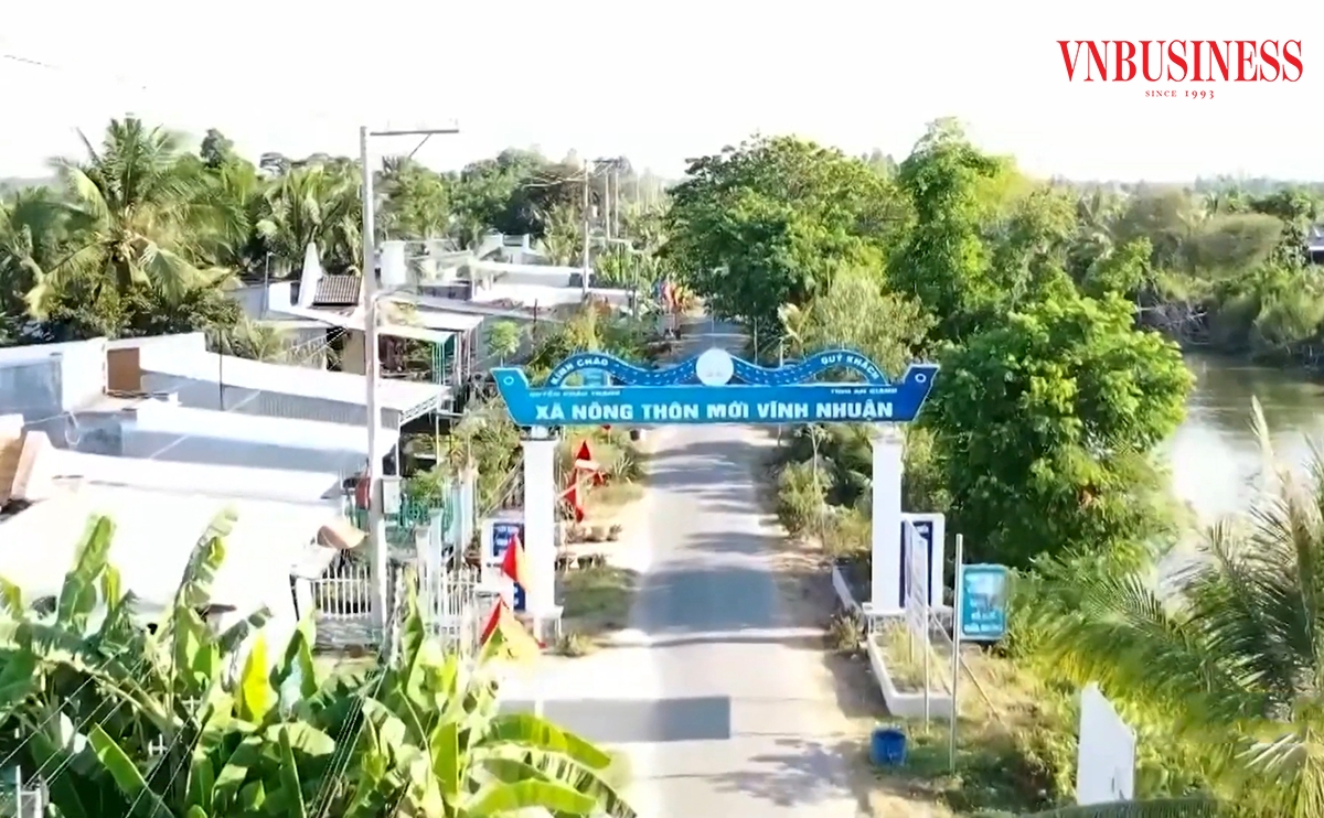Thành công trong tái cơ cấu nông nghiệp là đòn bẩy cho nông thôn mới ở An Giang &lpar;trong ảnh là bức tranh nông thôn mới khởi sắc ở xã Vĩnh Nhuận cũ, nay là xã Vĩnh Hanh&rpar;.