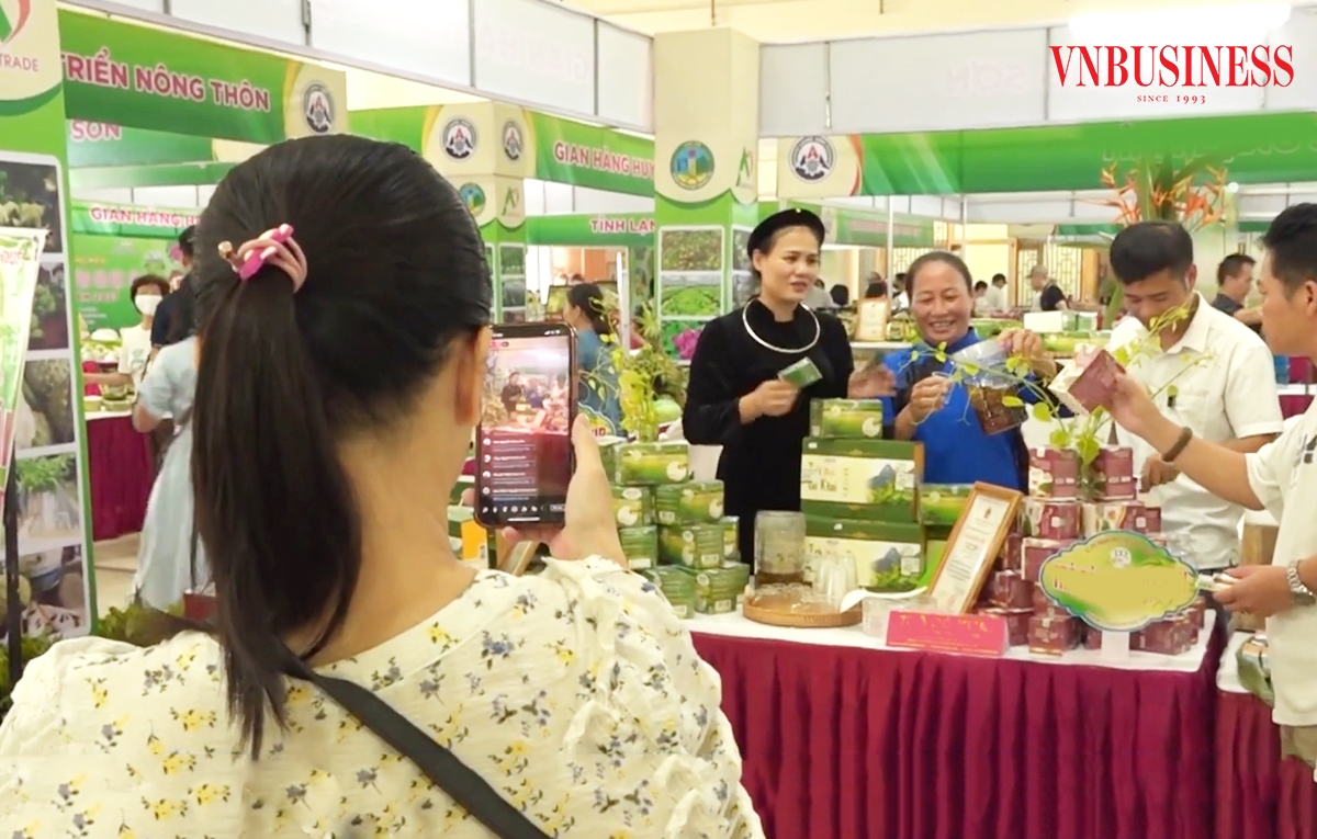 Đưa nông sản lên kênh thương mại điện tử giúp nông dân vùng cao tiếp cận thị trường rộng lớn hơn.