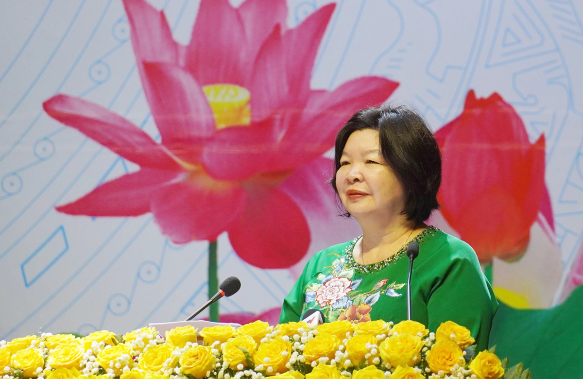 Chủ tịch Liên minh HTX Việt Nam Cao Xuân Thu Vân phát biểu tại Đại hội.