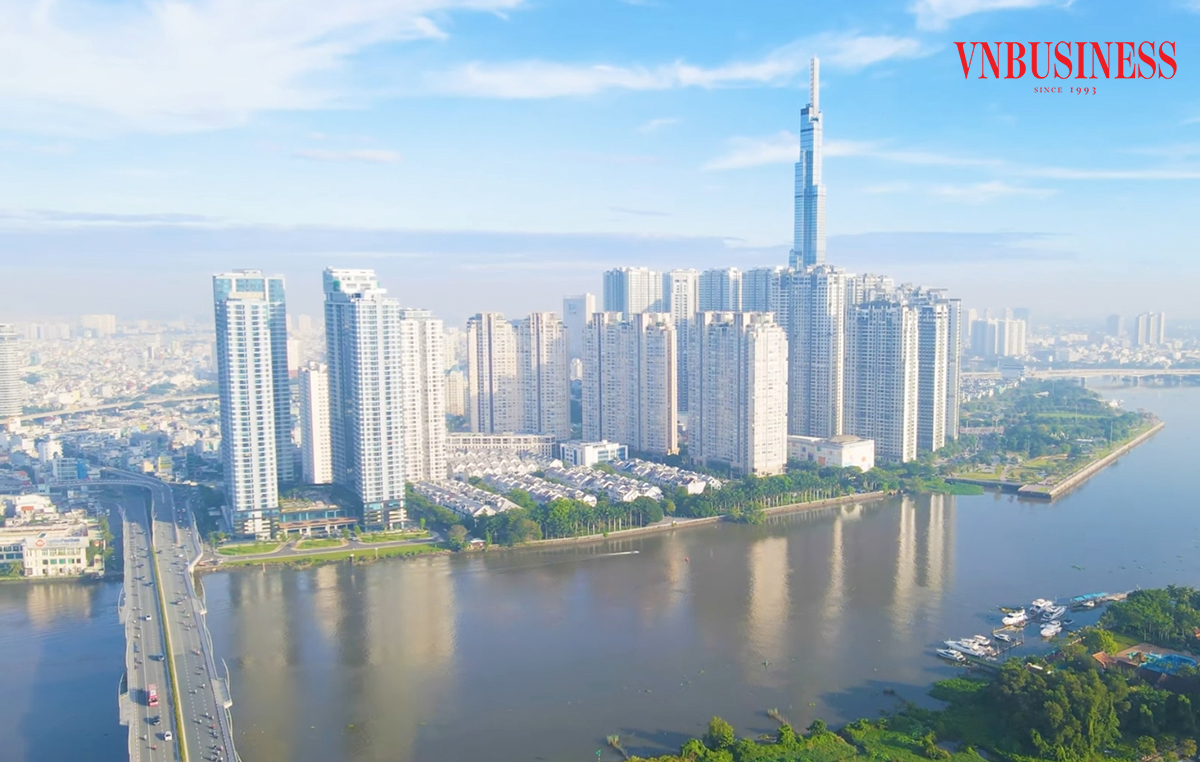 Dòng tiền vào bất động sản hạng sang vẫn chảy rất mạnh từ cả chủ đầu tư đến giới đầu cơ cá nhân.