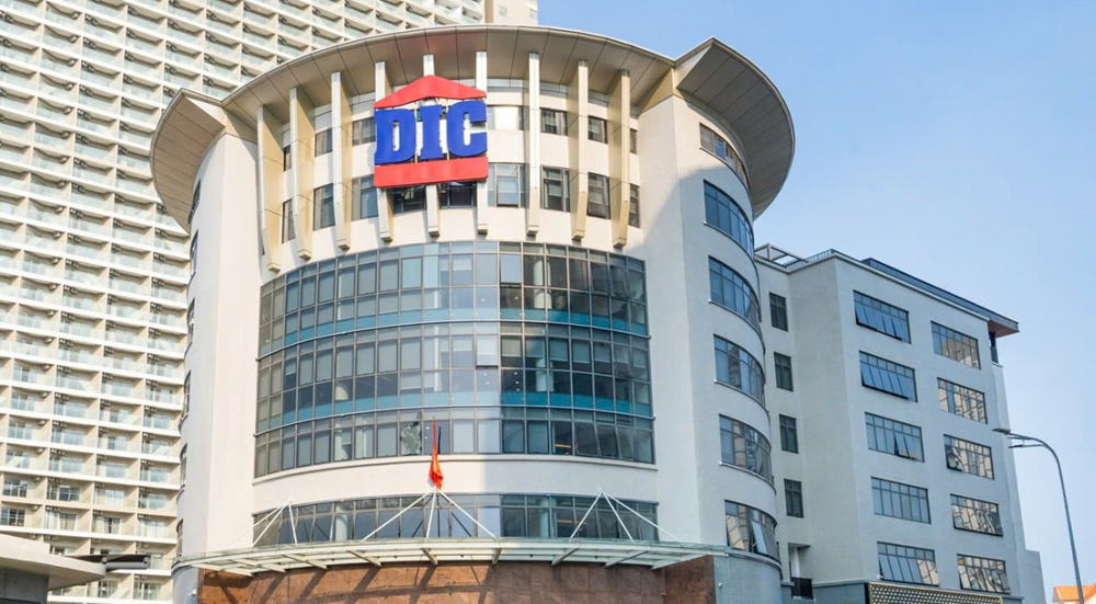 Các công ty chứng khoán liên tiếp phát đi thông báo bán giải chấp cổ phần của Chủ tịch HĐQT Nguyễn Hùng Cường và nhiều thành viên trong gia đình.