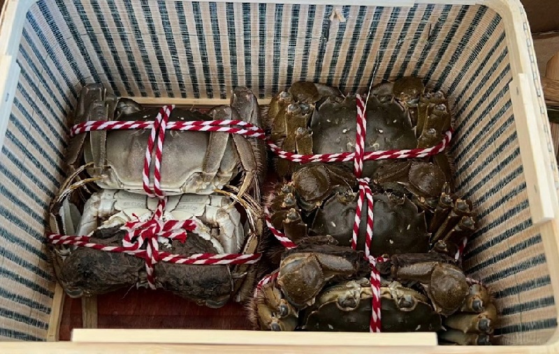 Cua lông Trung Quốc từng được coi là món ăn quý tộc với giá tiền triệu, nay được bán phổ biến tại các chợ hải sản với giá rẻ bất ngờ.