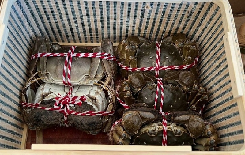 Cua lông Trung Quốc từng được coi là món ăn quý tộc với giá tiền triệu, nay được bán phổ biến tại các chợ hải sản với giá rẻ bất ngờ.