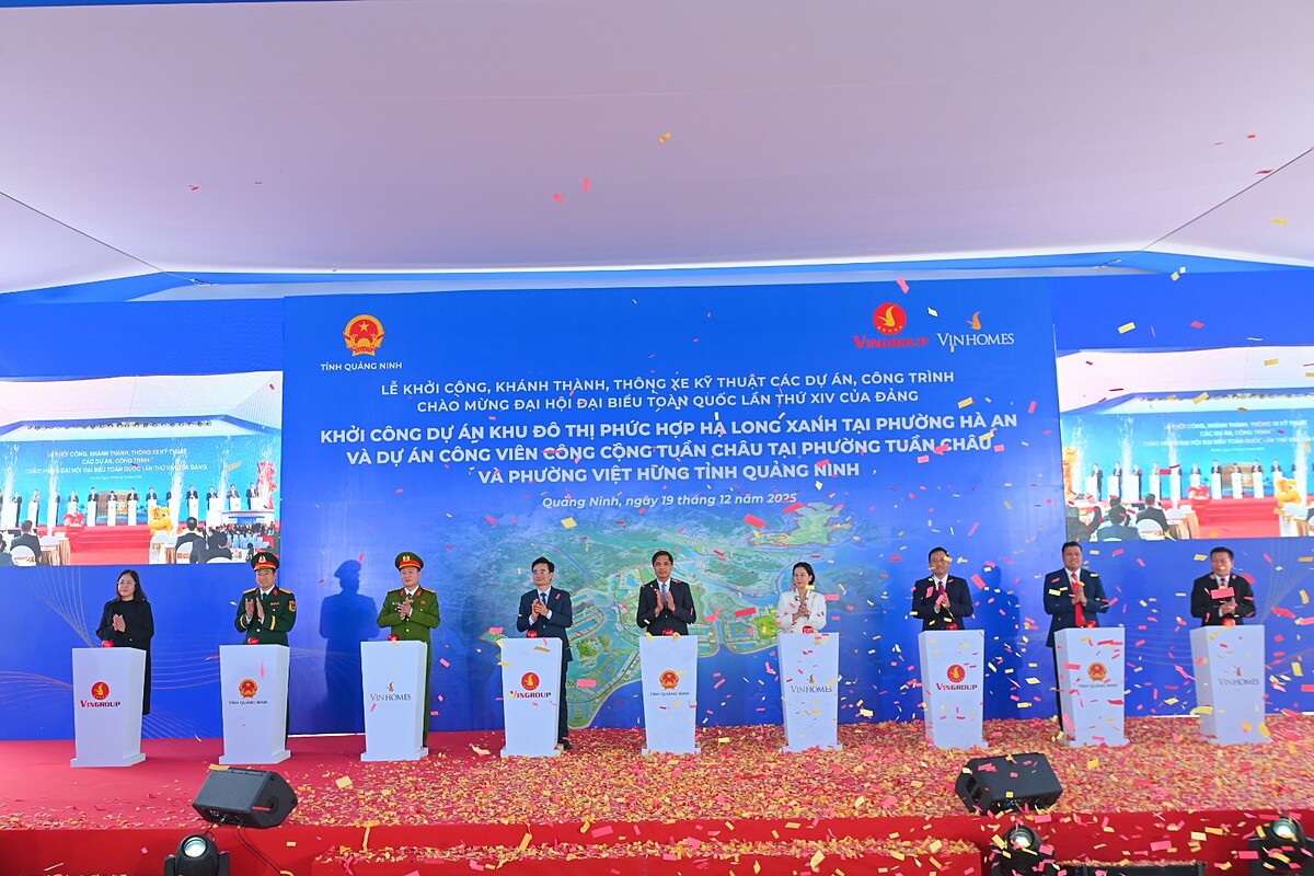 Các đại biểu nhấn nút khởi công dự án khu đô thị phức hợp Hạ Long Xanh quy mô lớn tại tỉnh Quảng Ninh.