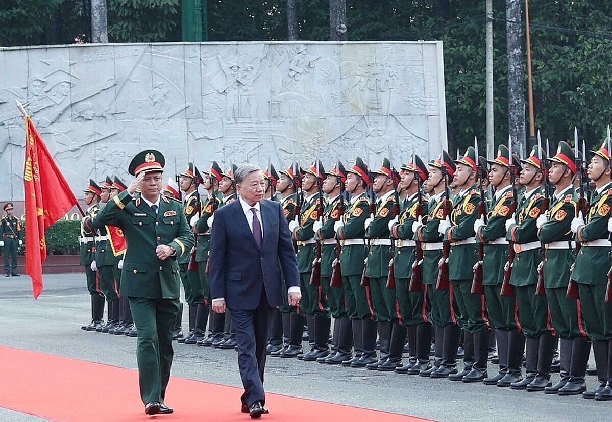 Thực hiện mục tiêu chiến lược 100 năm dưới sự lãnh đạo của Đảng và 100 năm thành lập nước, Quân đội phải là một trong những lực lượng nòng cốt tiếp tục tham mưu với Đảng, Nhà nước.