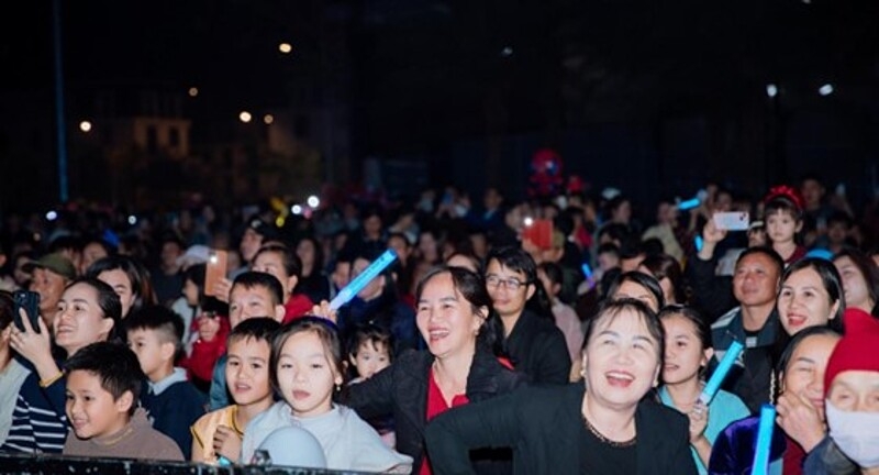 Lễ hội là dịp để cộng đồng Diễn Châu xích lại gần nhau hơn.