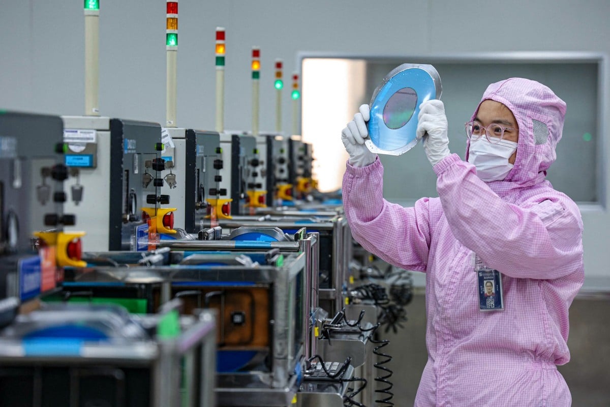 Công nghệ quang khắc EUV được xem là “trái tim” của dây chuyền sản xuất chip tiên tiến.